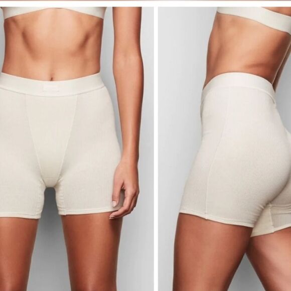 NWT Skims Cotton Rib Girlfriend Boxer Shorts Bone Medium